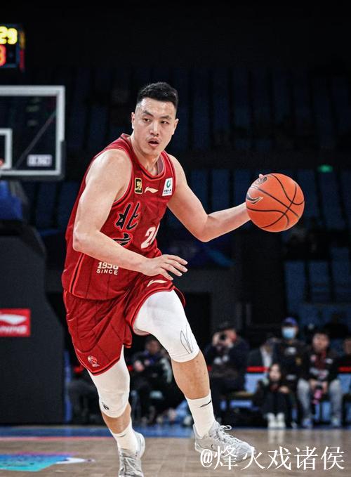 翟晓川18分钟贡献4分6篮板,投篮3中1表现平平 翟晓川18分钟贡献4分6篮板,投篮3中1表现平平